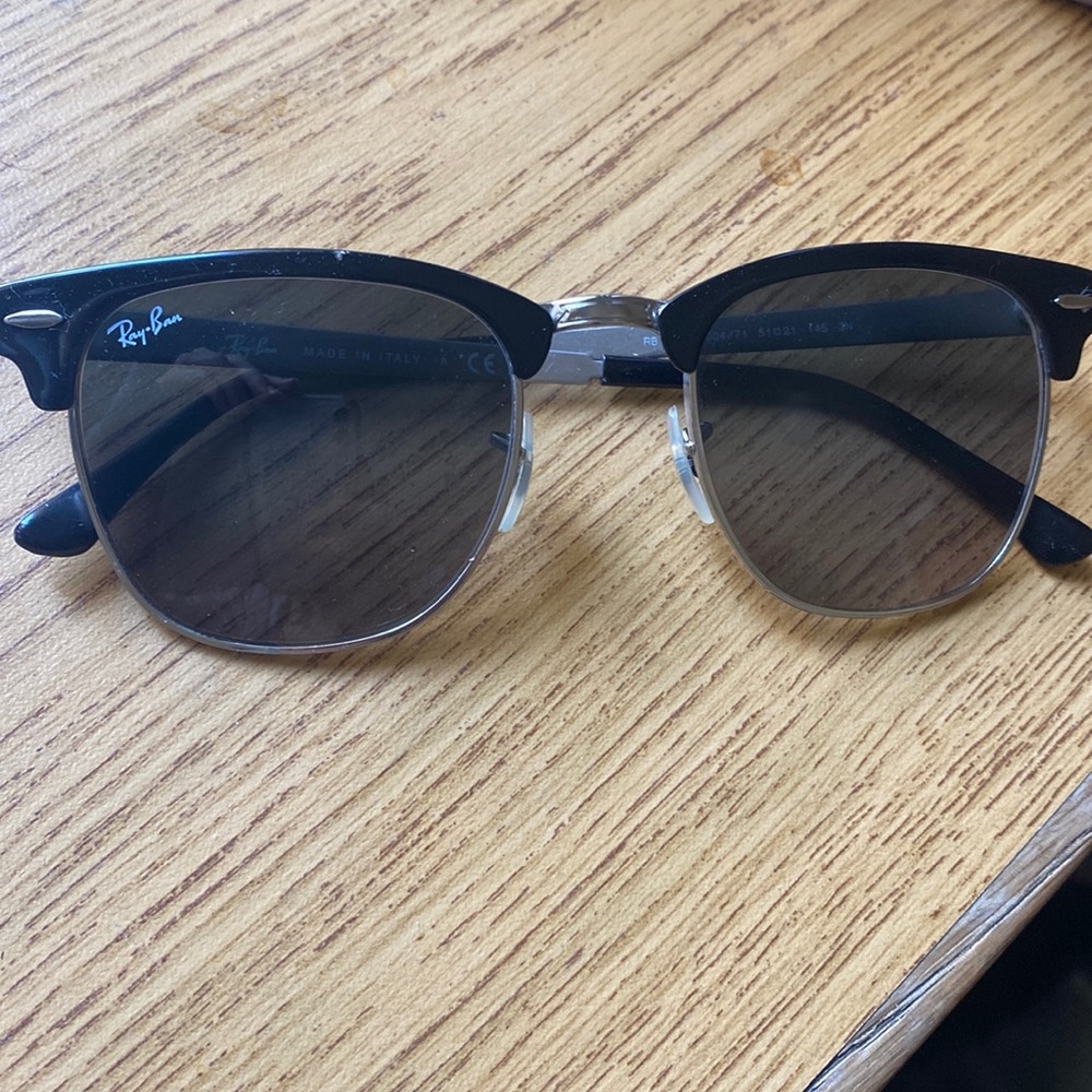 Ray Bans Sunglasses black with regular dark lens and durable metal frame